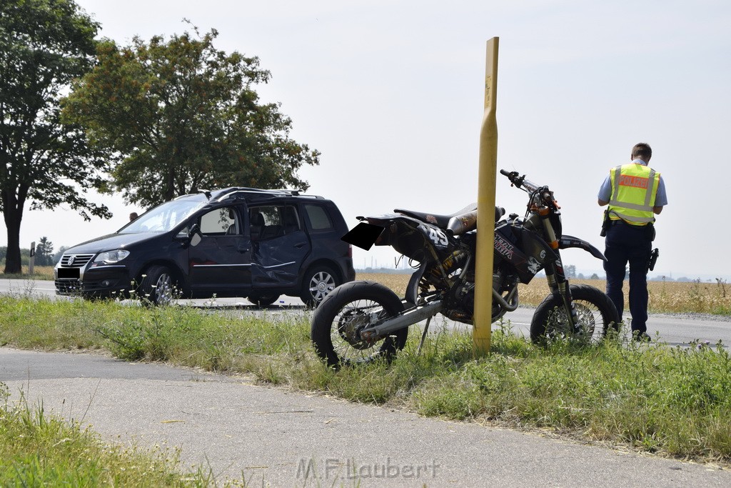 Schwerer Krad Pkw Unfall Koeln Porz Libur Liburer Landstr (Krad Fahrer nach Tagen verstorben) P087.JPG - Miklos Laubert